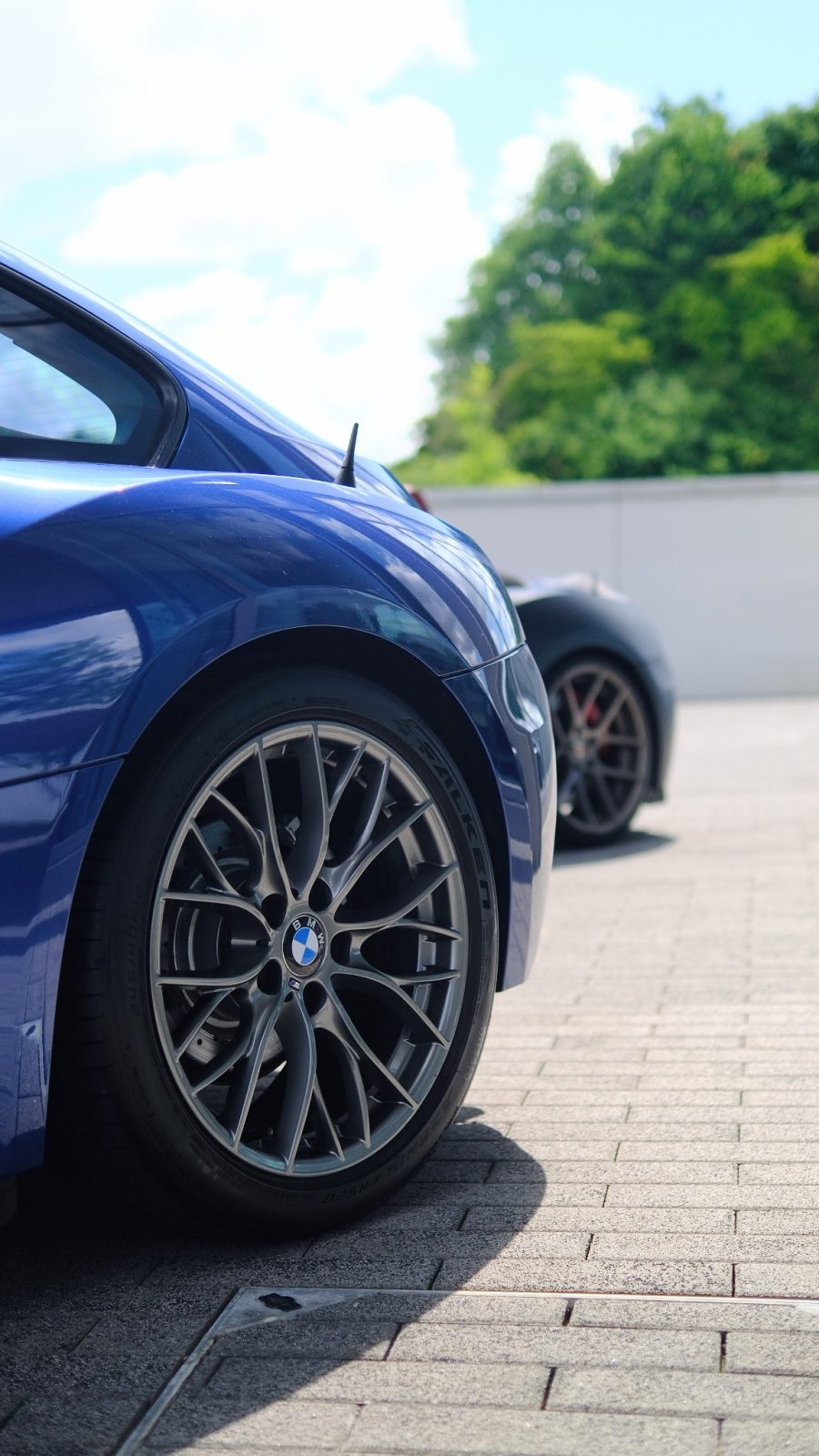 Blue Z4 Coupe on dark multi-spoke wheels