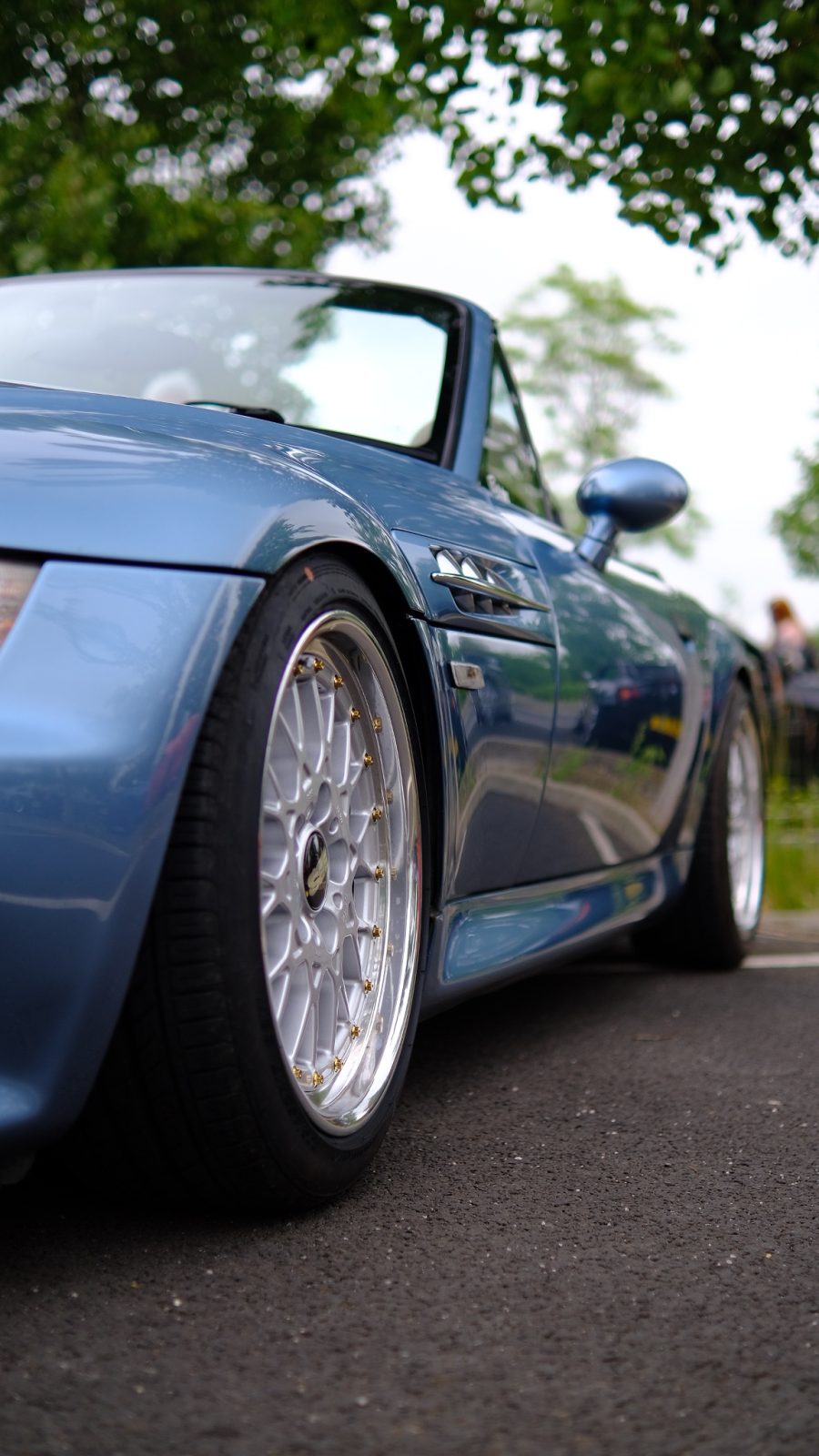 Low angle of a blue Z3 front wing and wheel